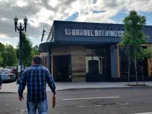 Visiting a 10 Barrel Brewery in Portland, OR